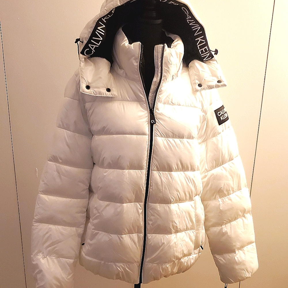 Performance Hooded puffer jacket